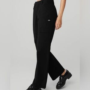 Alo Yoga The Edge Cargo Trousers in size Small / Black